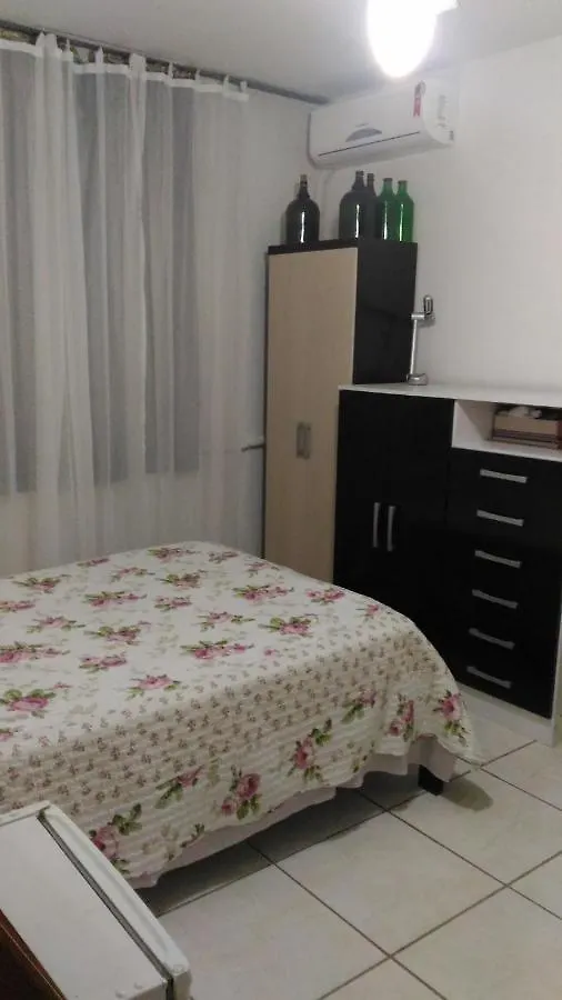 Quarto em Acomodações Particulares Hospedagem Da Grega Balneário Camboriú Brasil