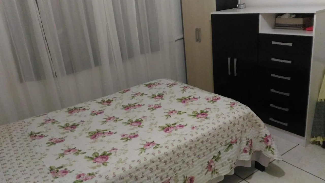 Quarto em Acomodações Particulares Hospedagem Da Grega Balneário Camboriú Brasil